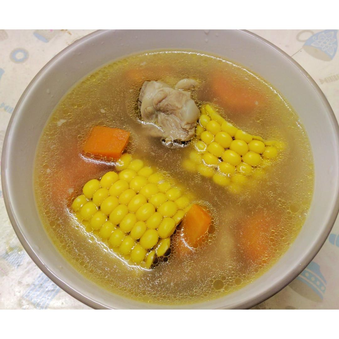 胡萝卜玉米排骨汤