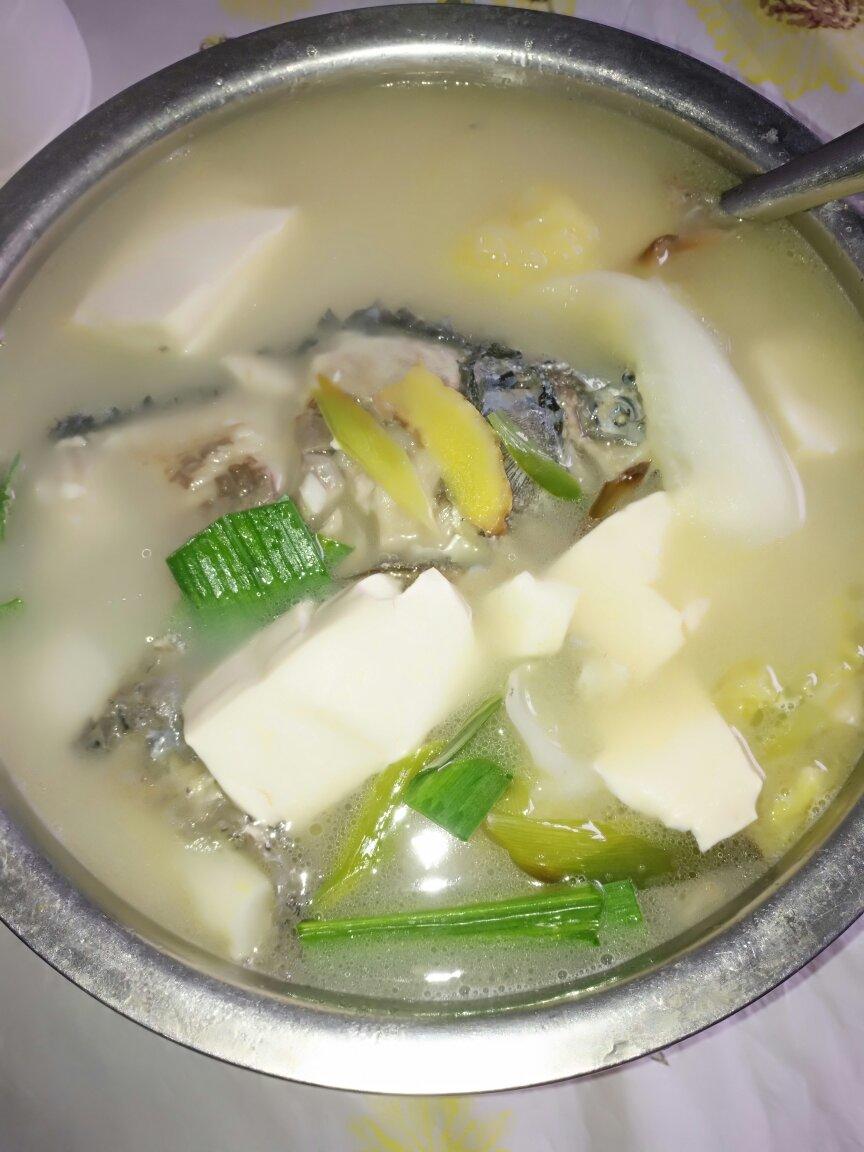 鲫鱼豆腐汤