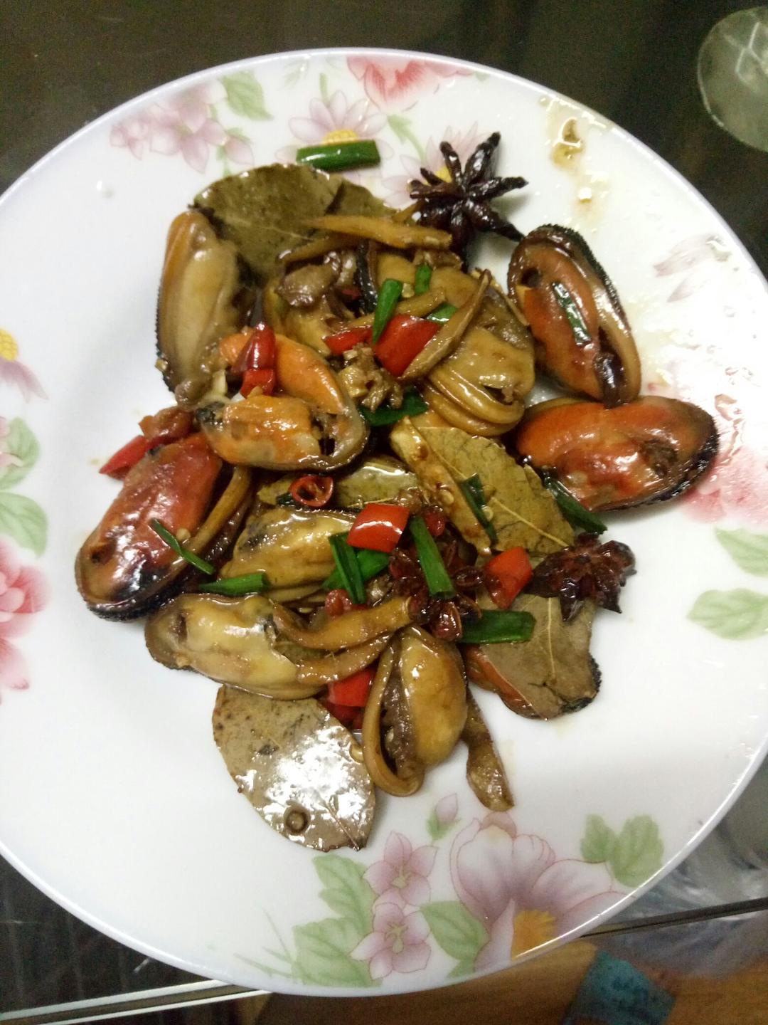 焖炒青口贝的做法