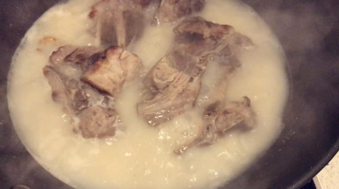 玉米胡萝卜猪骨汤--健脾祛湿