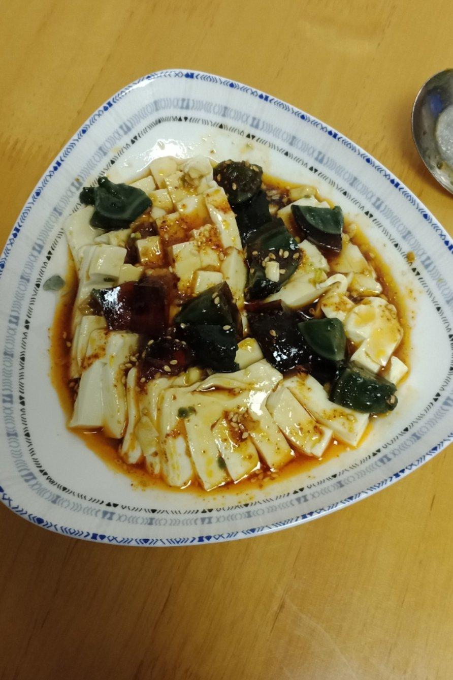 皮蛋拌豆腐
