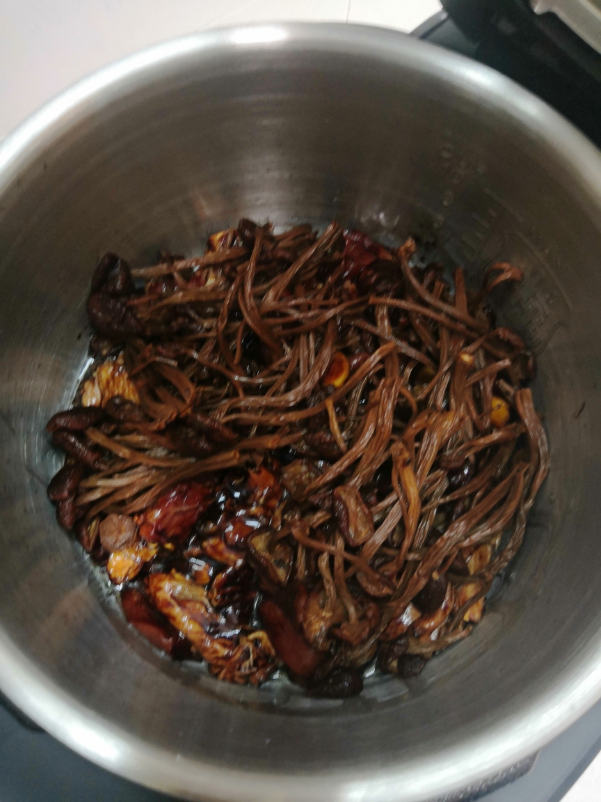茶树菇焖鸭的做法 步骤4