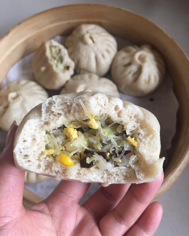 胡萝卜木耳鸡蛋素包子