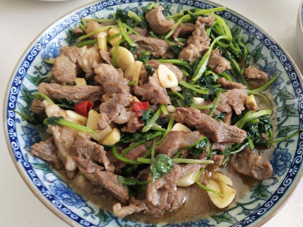 小炒黄牛肉，肉嫩味香！太好吃了简直是米饭杀手！