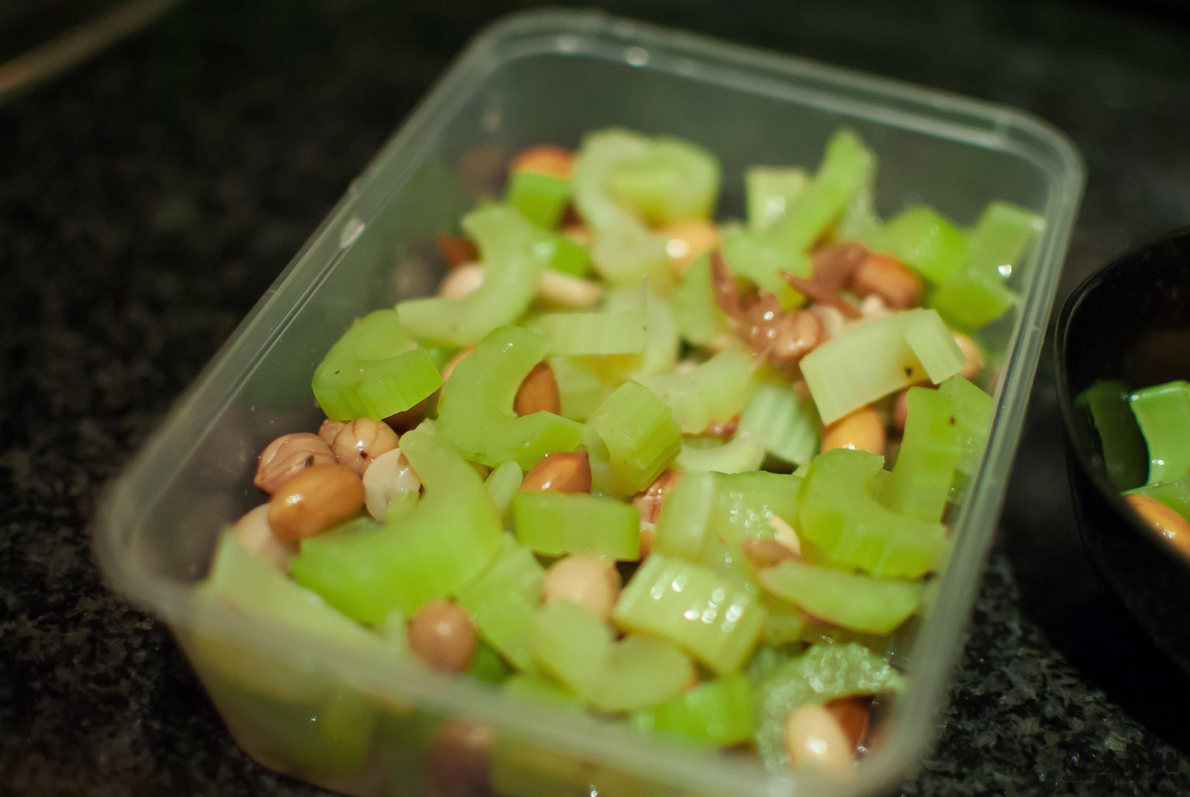 西芹花生－celery peanut的做法