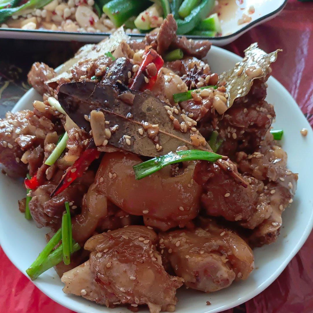 美味的家常菜：红烧猪蹄