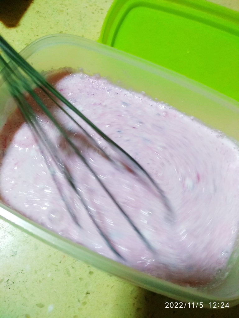 自制香芋味冰淇淋(冰淇淋粉版)的做法 步骤3