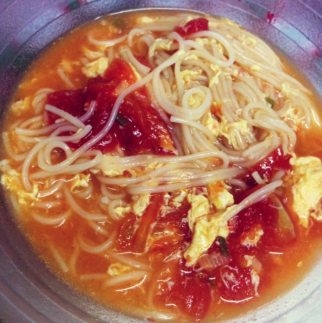西红柿鸡蛋热汤面