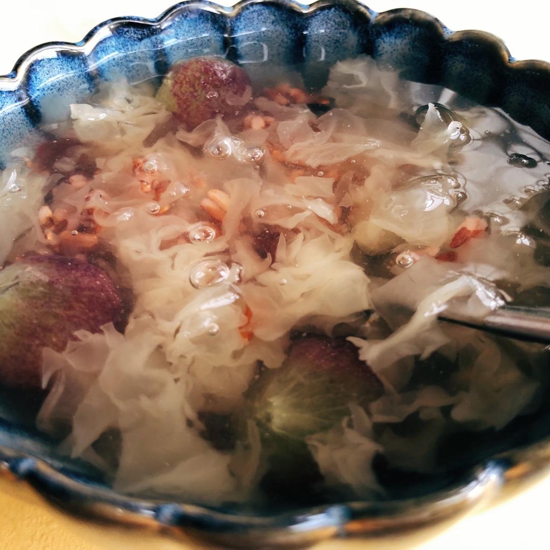 水果紫米银耳汤
