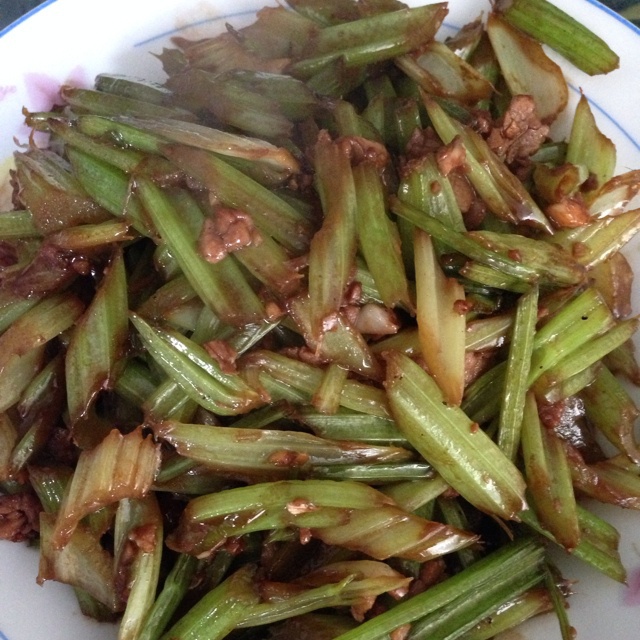 芹菜炒肉
