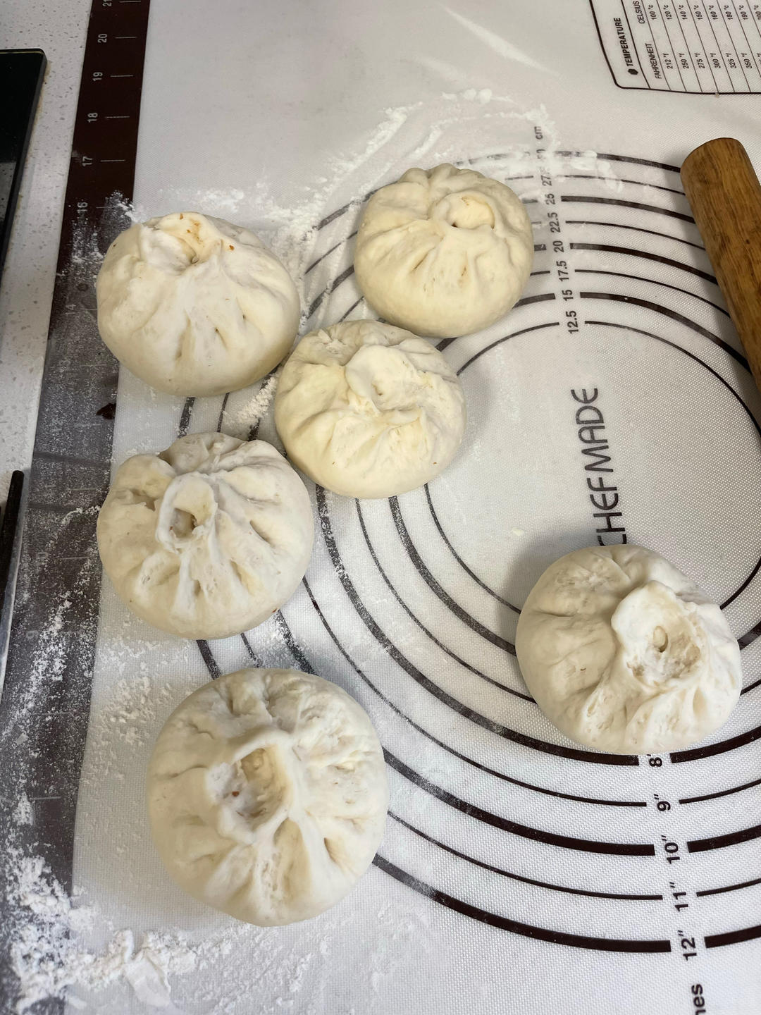 鲜嫩多汁的牛肉包子