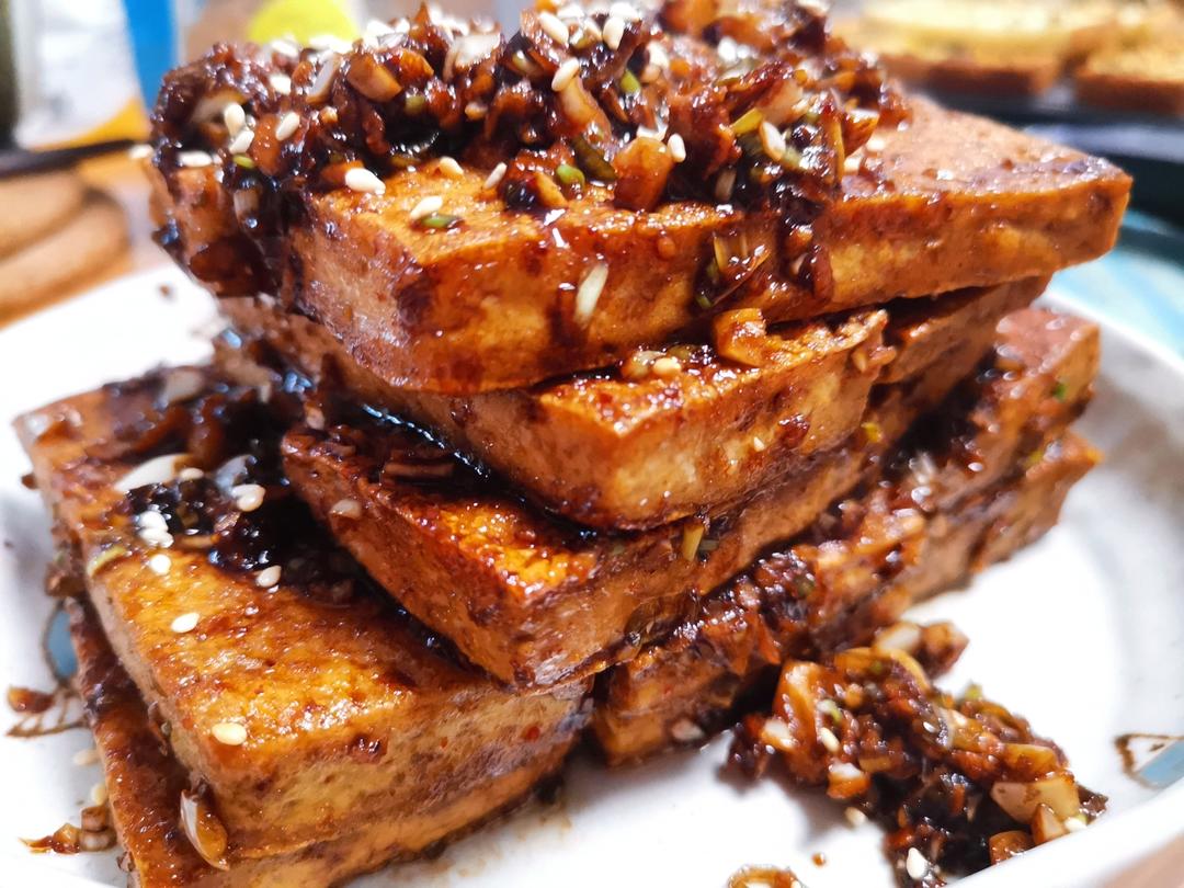 铁板烧烤风味的香辣煎豆腐
