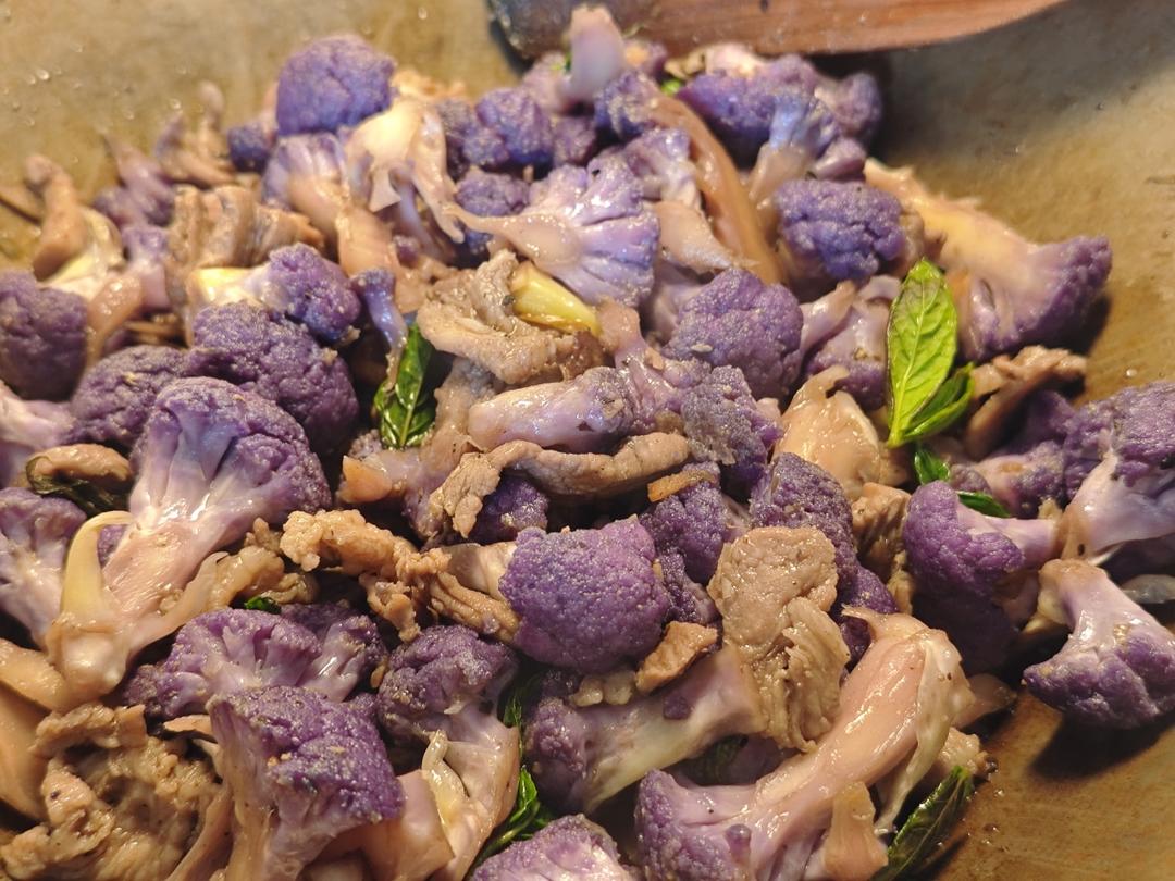 干煸菜花（花菜炒肉）