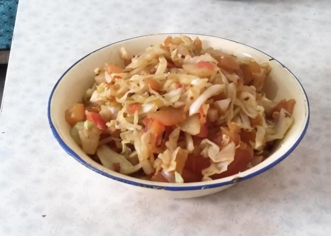 西红柿卷心菜丝（无油素）的做法