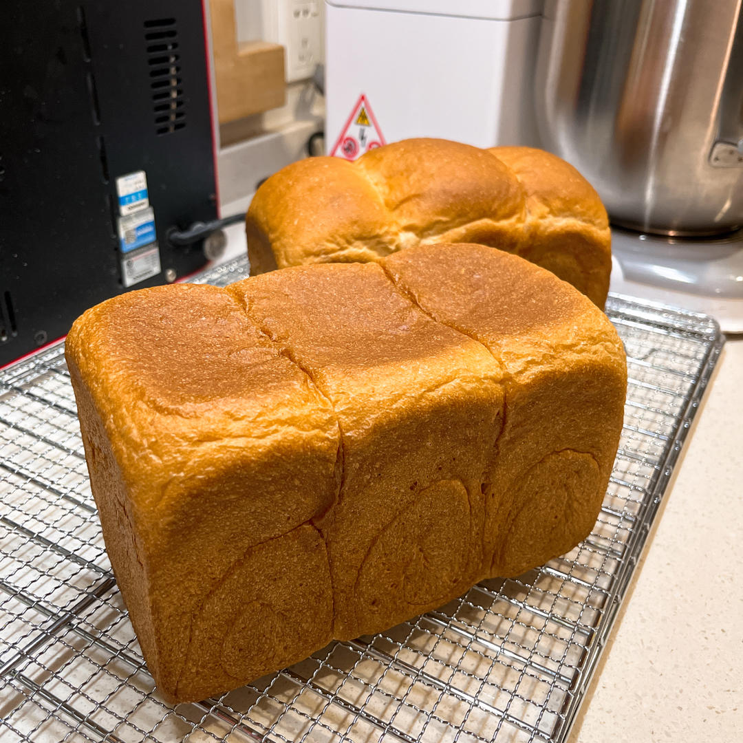 柔软的蜂蜜牛乳全麦吐司