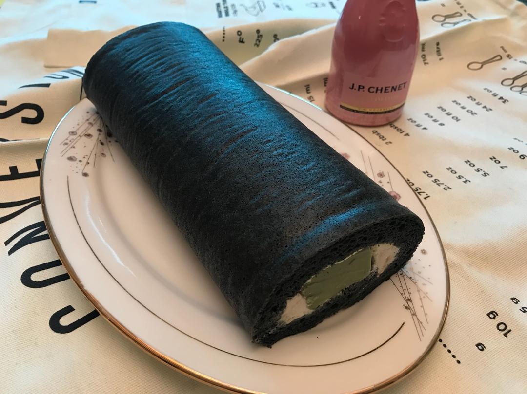 竹炭抹茶奶冻卷