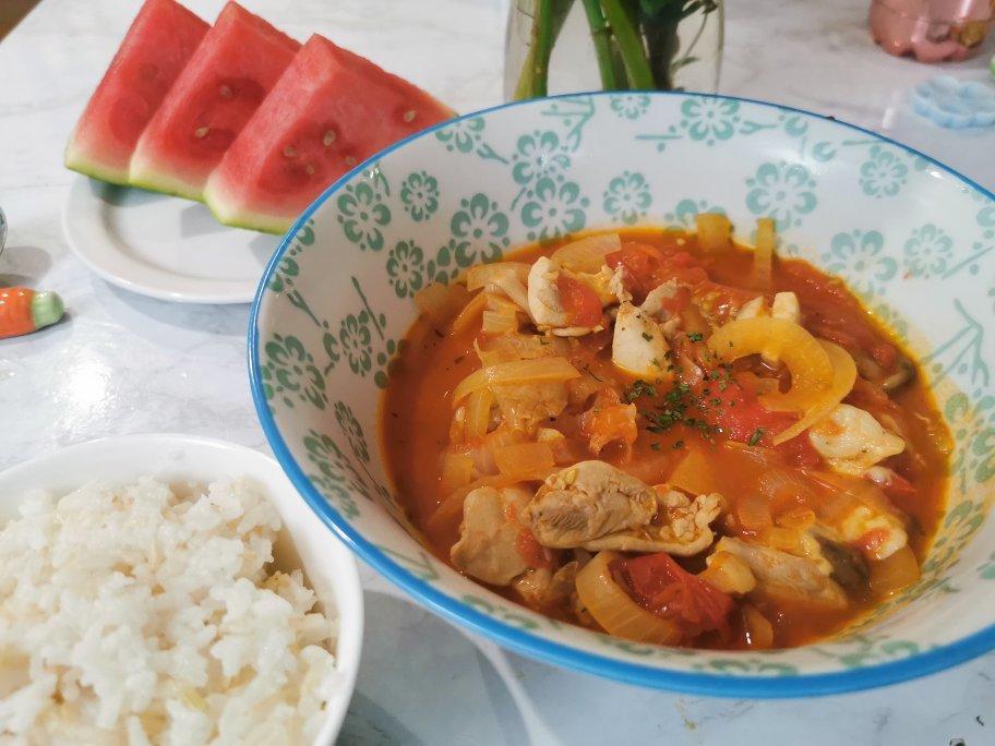 凉拌卷心菜&番茄🍅烩鸡肉。昨日的美食03