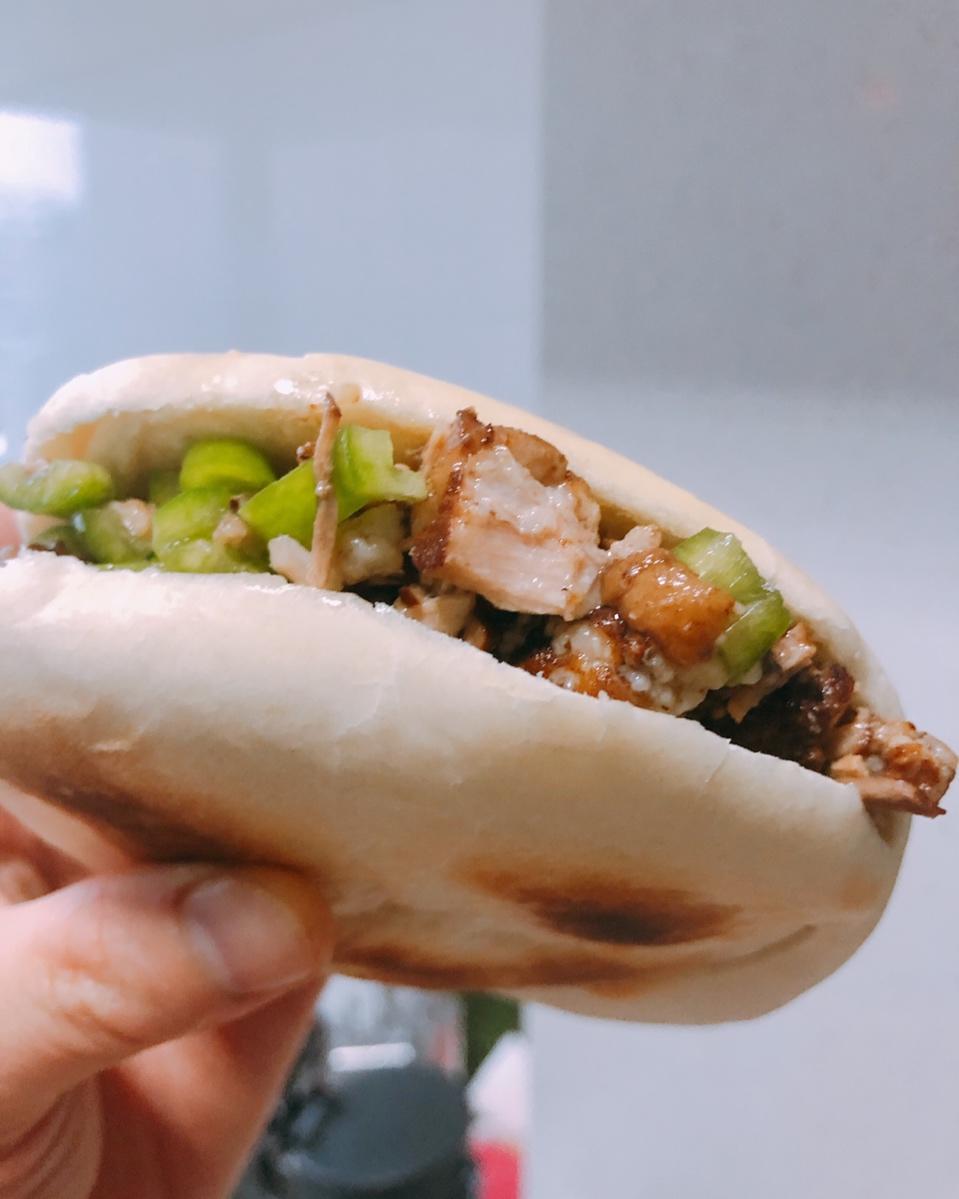 肉夹馍 Rou Jia Mo