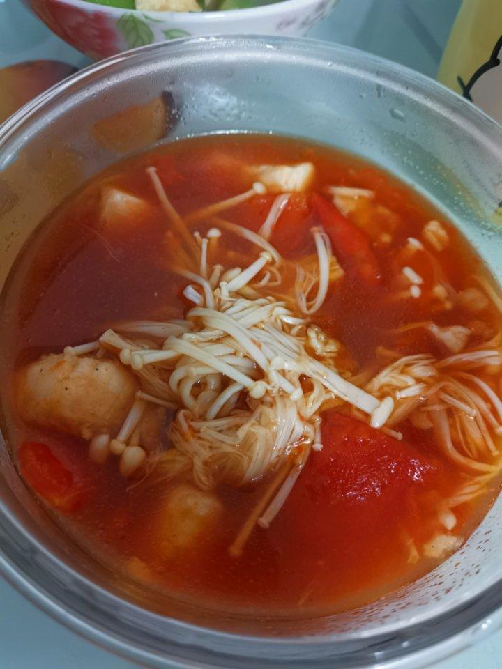 番茄金针菇巴沙鱼（龙利鱼）