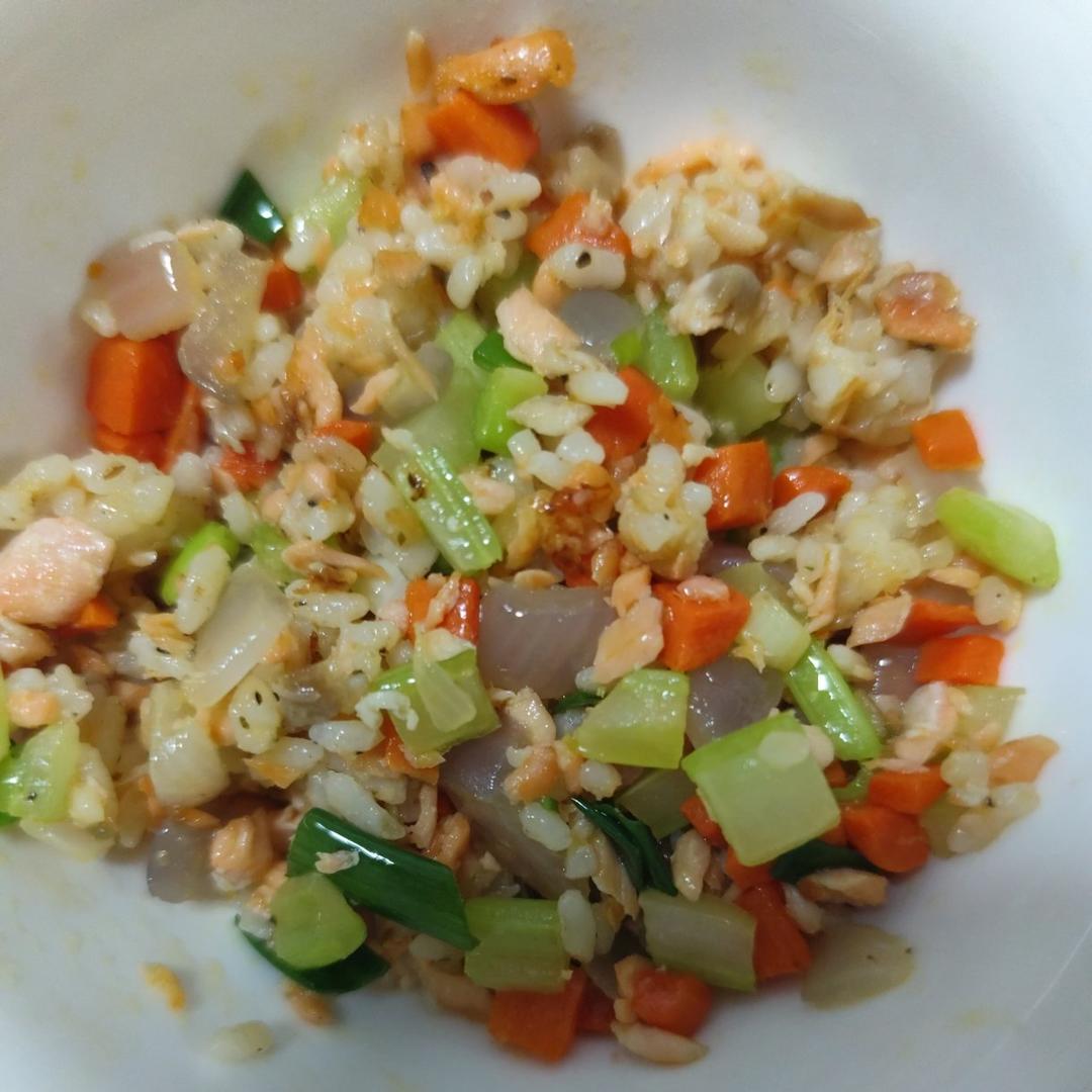 低脂三文鱼炒饭