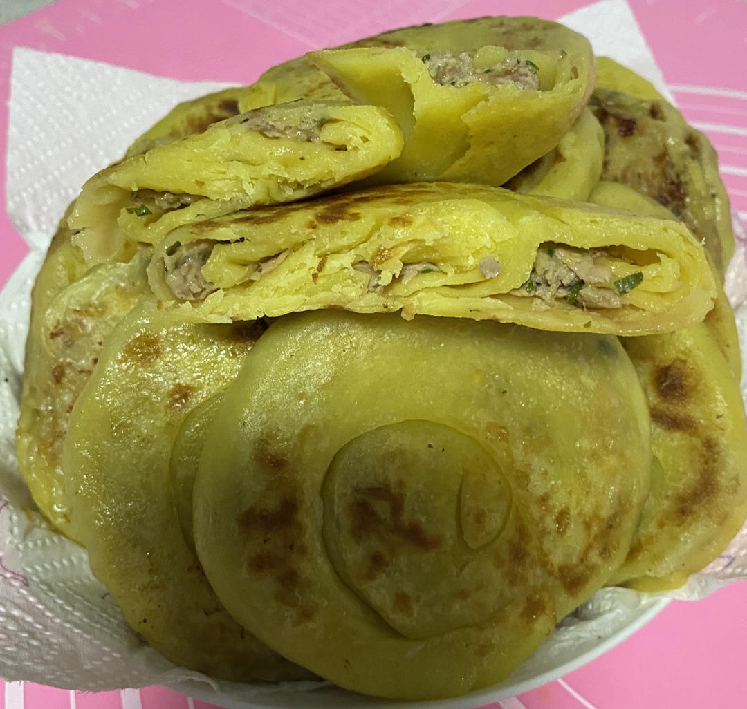 柔软薄皮的烫面白菜肉饼和家常小油饼