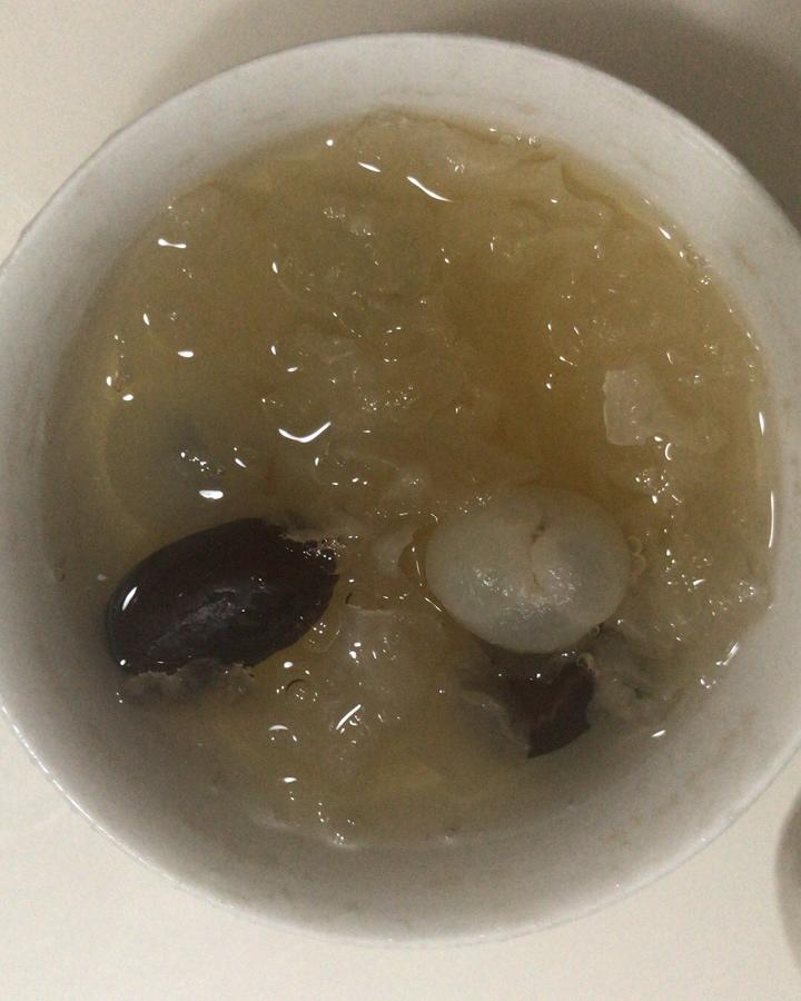 冰糖银耳红枣汤