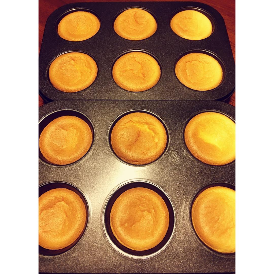 戚风杯子蛋糕^_^不开裂不回缩喔～