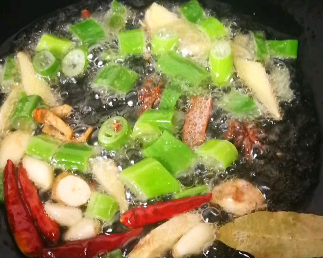 [原创] 东北名菜，铁锅炖大公鸡炖蘑菇的做法 步骤5