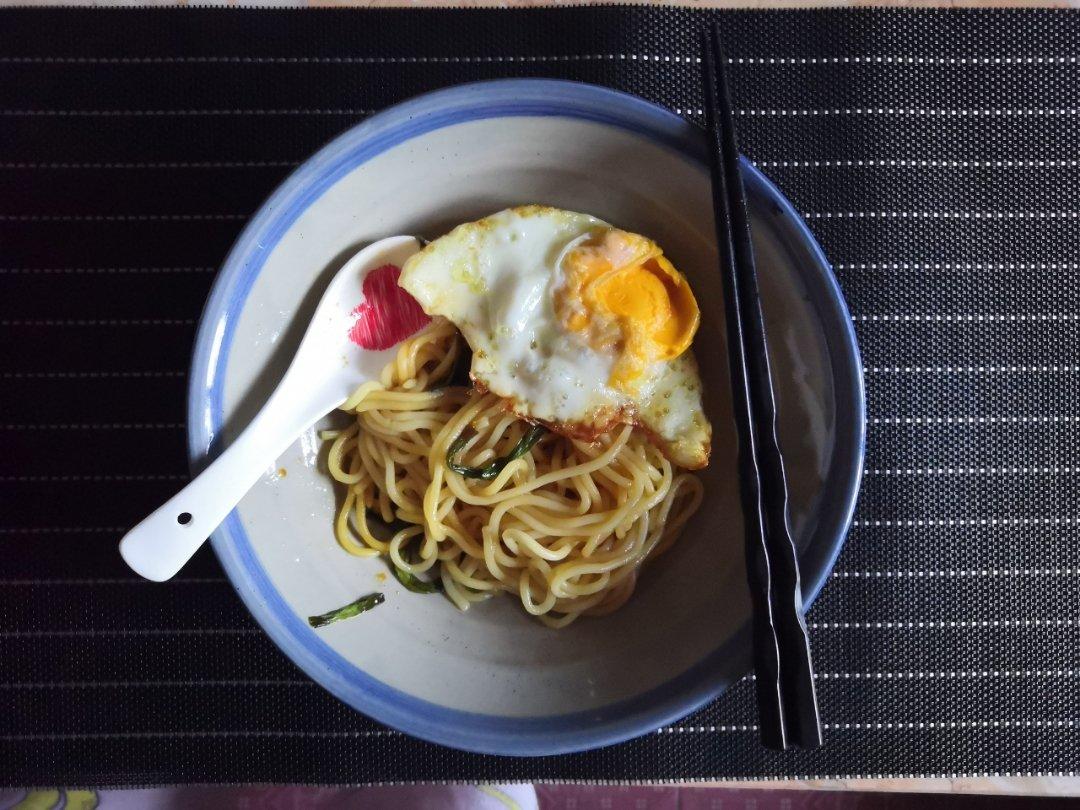 10分钟搞定的一碗葱油拌面