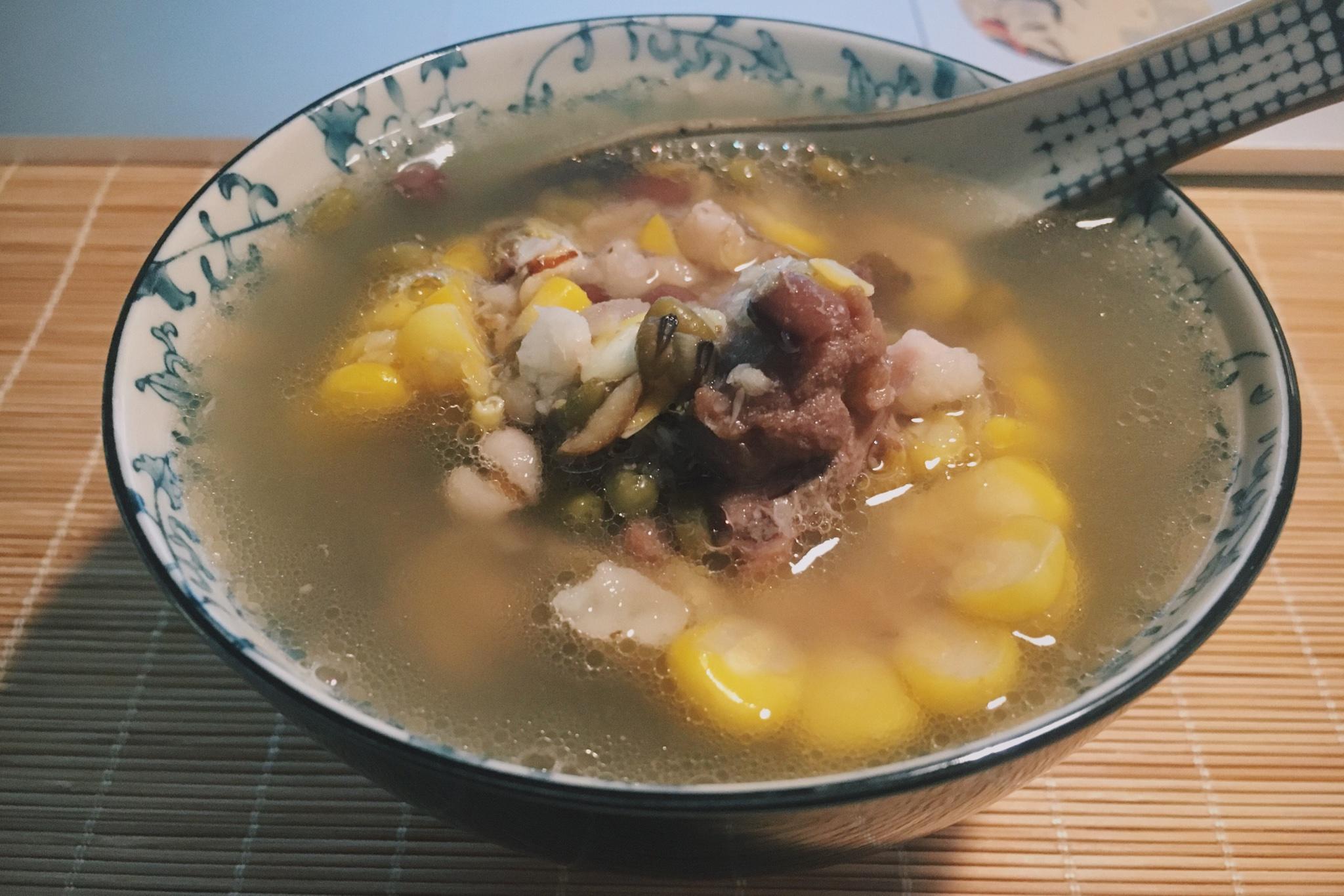玉米杂粮排骨汤（小炖锅宿舍一人食记）的做法