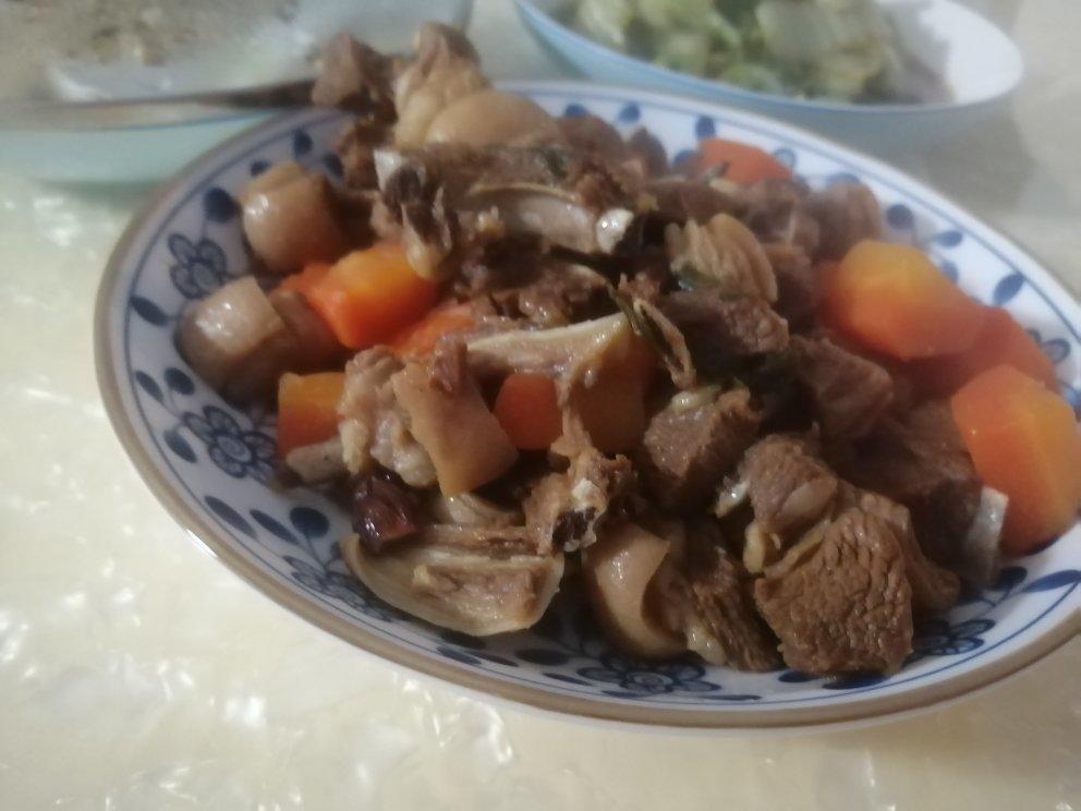 【红烧羊肉煲】