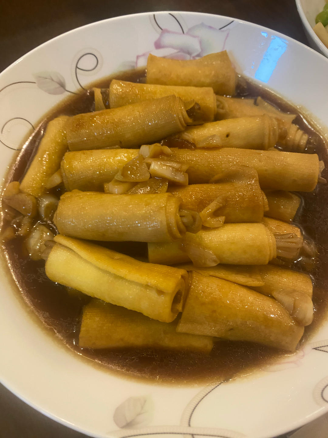 酱汁浓郁❗️超入味千张卷金针菇，太香了～