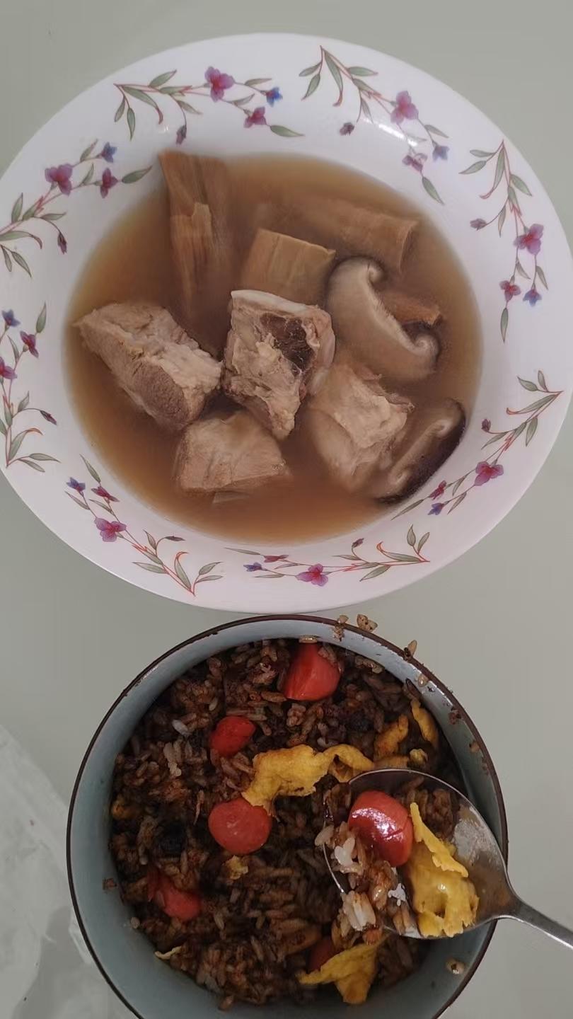 邻居抢着来我家吃土豆香肠炒饭，原来这么香！