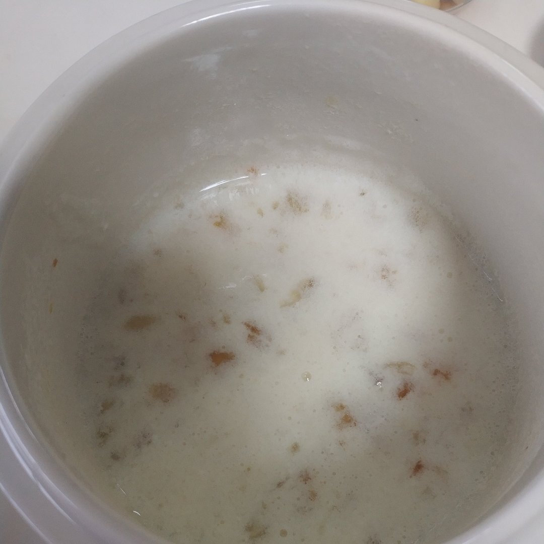 桃胶皂角米炖奶