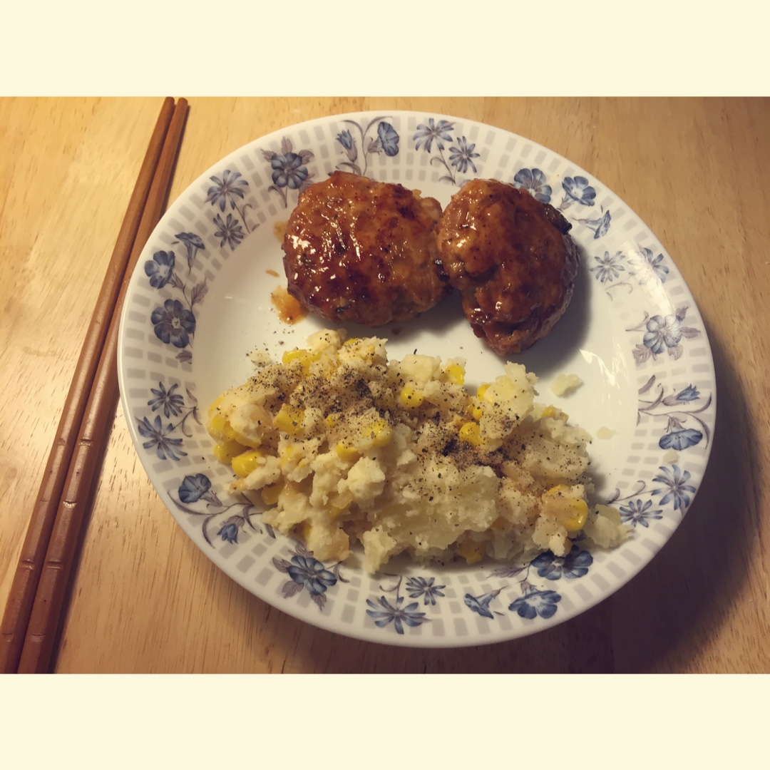 日式肉饼土豆沙拉便当