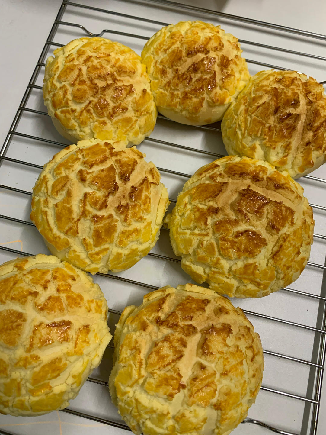 好吃到炸裂的港式菠萝包（附带制作酥皮的小视频）