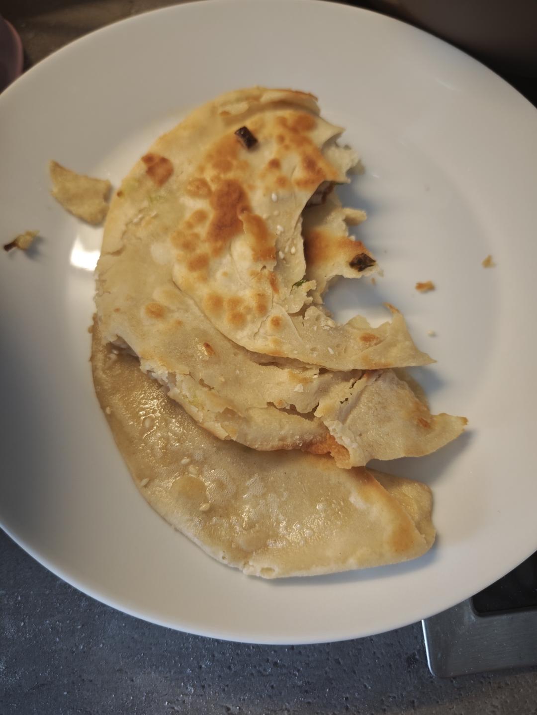 烙饼不硬的小窍门 掌握了你也能看出柔软多层凉了不硬的小油饼