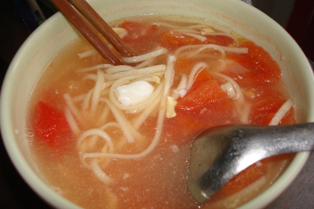西红柿鸡蛋挂面汤