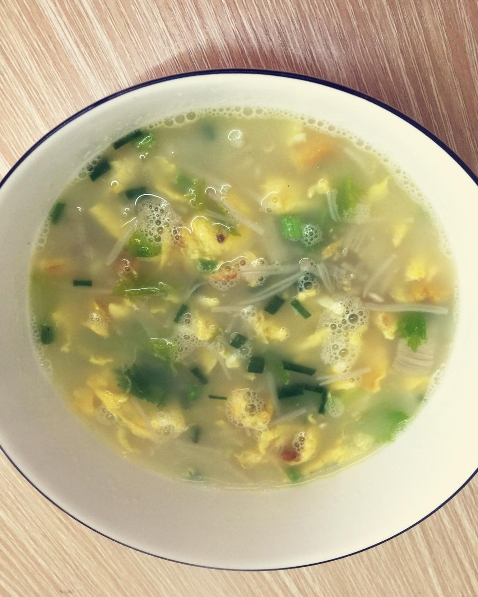 番茄金针菇鸡蛋汤