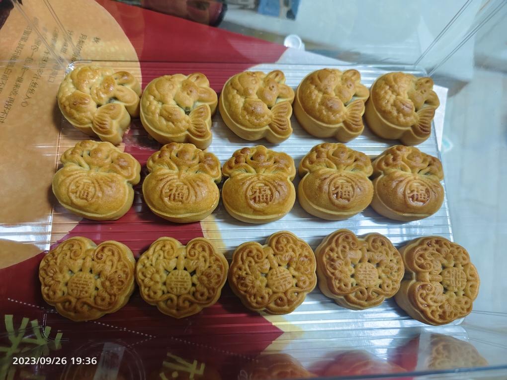 广式月饼—蛋黄莲蓉月饼
