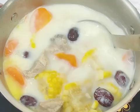 美味食谱｜冬日暖胃玉米萝卜排骨奶汤「三四钢锤纹汤锅食谱」的做法