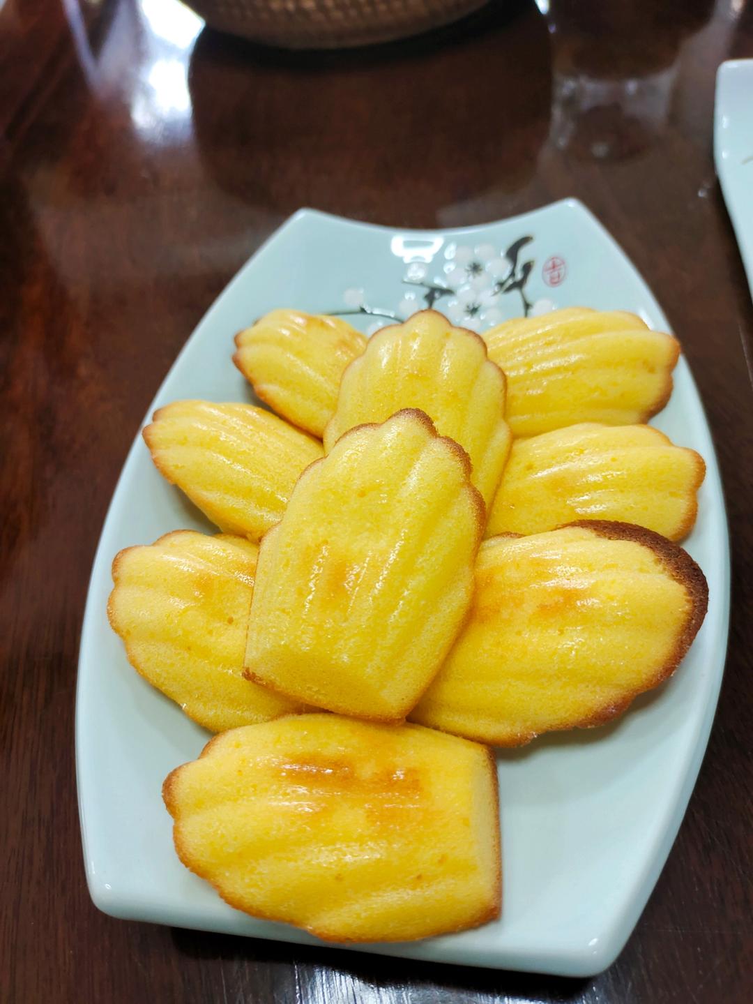 玛德琳（蓝带方）