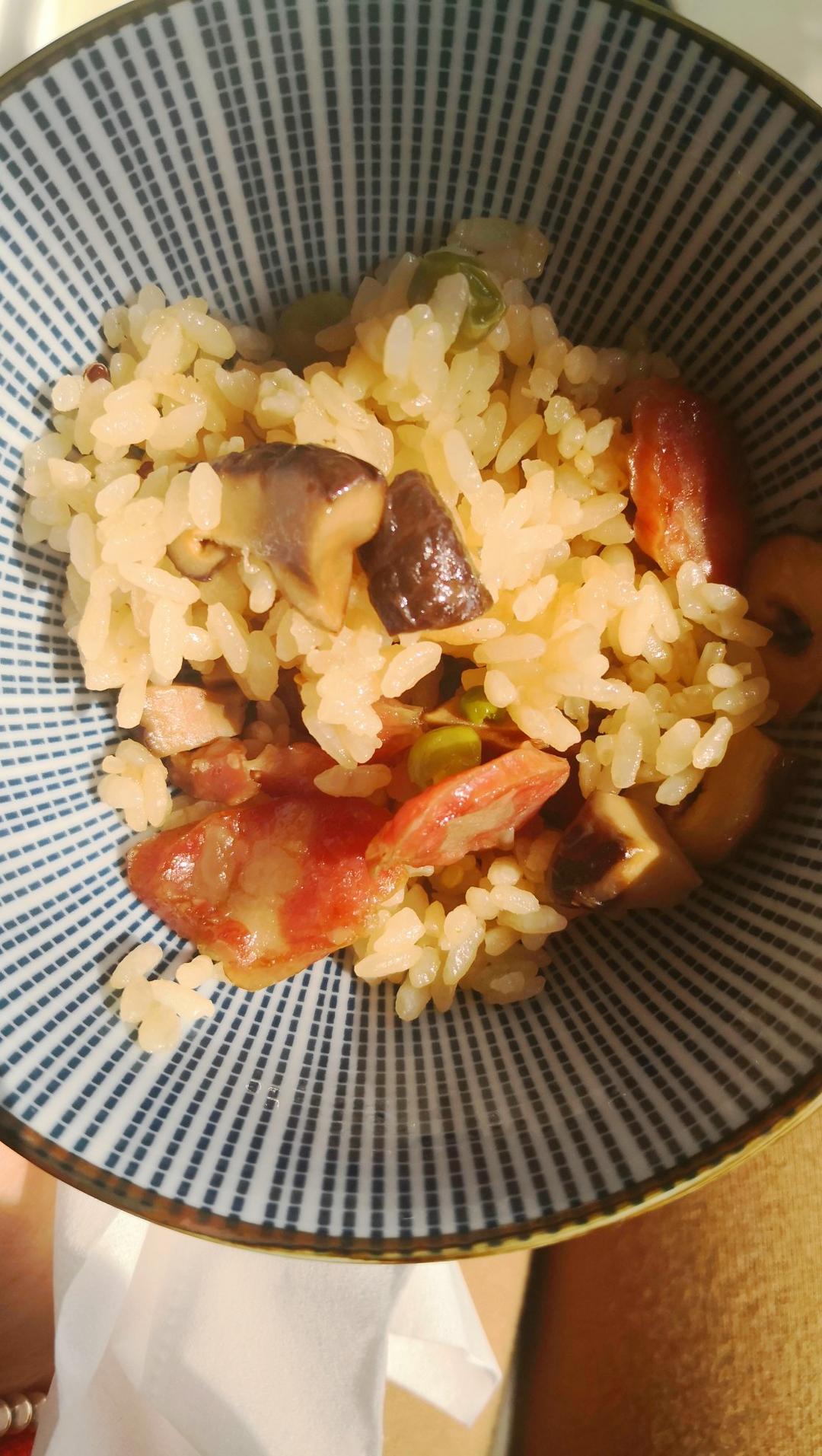 电饭锅版香菇腊肠饭