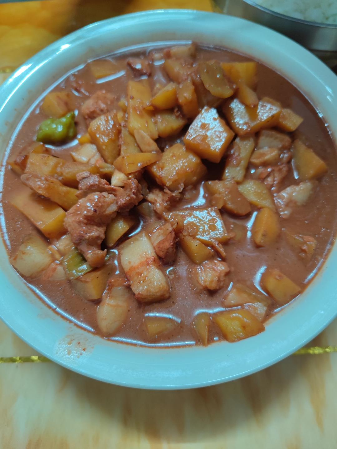 红烧肉炖土豆