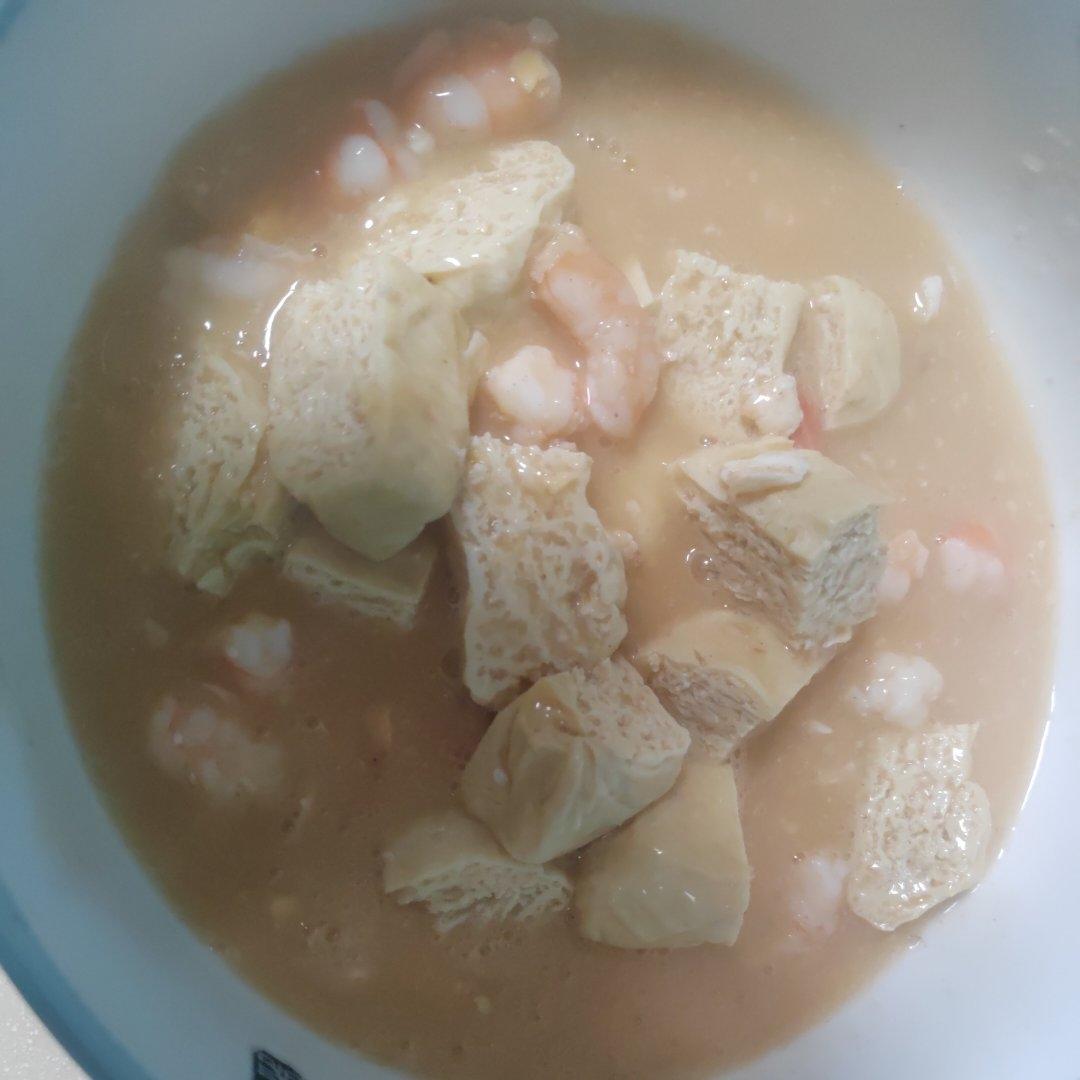 咸蛋黄虾仁豆腐煲