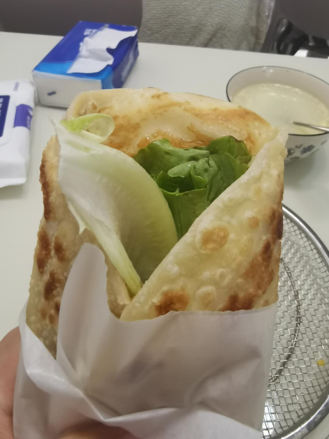 鼓大泡的鸡蛋灌饼(附煎饼酱做法)