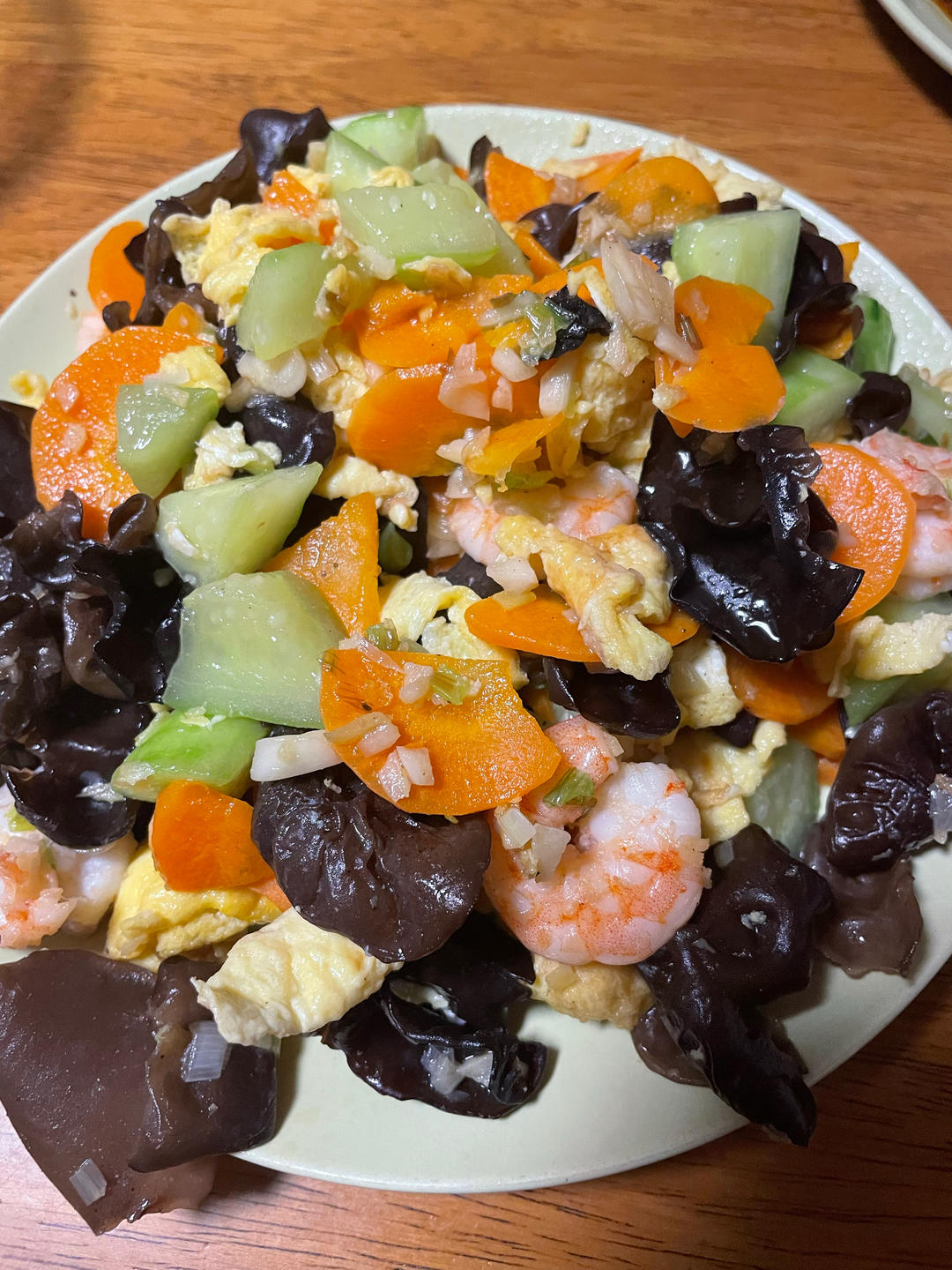 营养丰富虾🦐炒🥕黄瓜🥒木耳