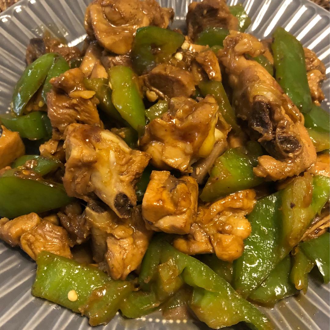 青椒炒鸡腿的做法