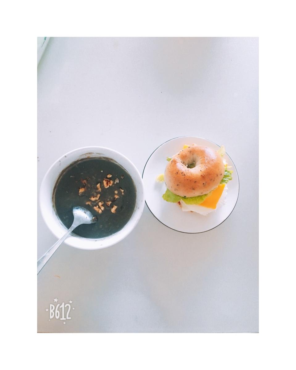 黑芝麻全麦贝果