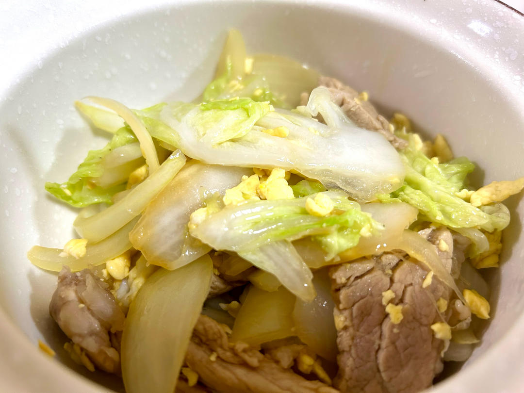 金银满堂炒肉丝（白菜、洋葱、鸡蛋、里脊肉）的做法